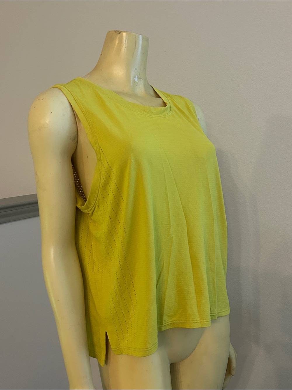 lululemon athletica Sleeveless Crewneck Tank - Lime Yellow Size 12